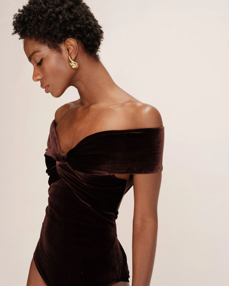 Timeon Off-Shoulder Velvet Bodysuit Chocolate
