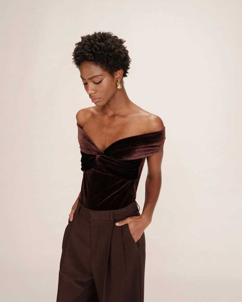 Timeon Off-Shoulder Velvet Bodysuit Chocolate