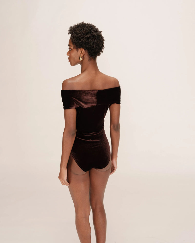 Timeon Off-Shoulder Velvet Bodysuit Chocolate
