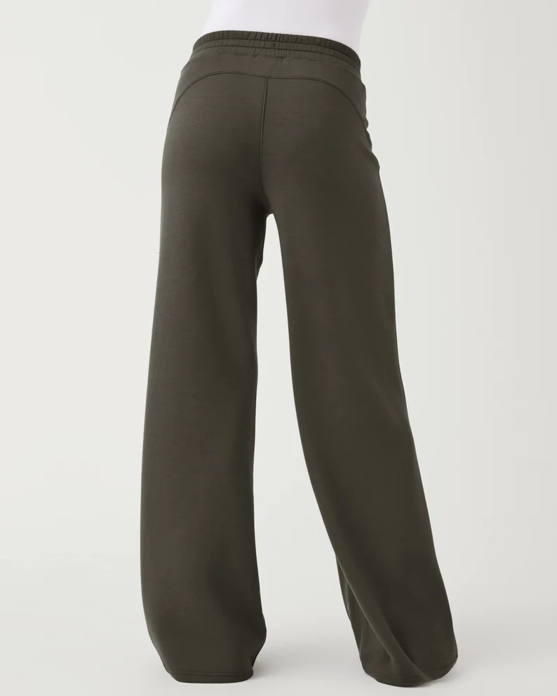 
            
                Load image into Gallery viewer, Spanx Air Essentials Wide Leg Pant Dark Palm
            
        