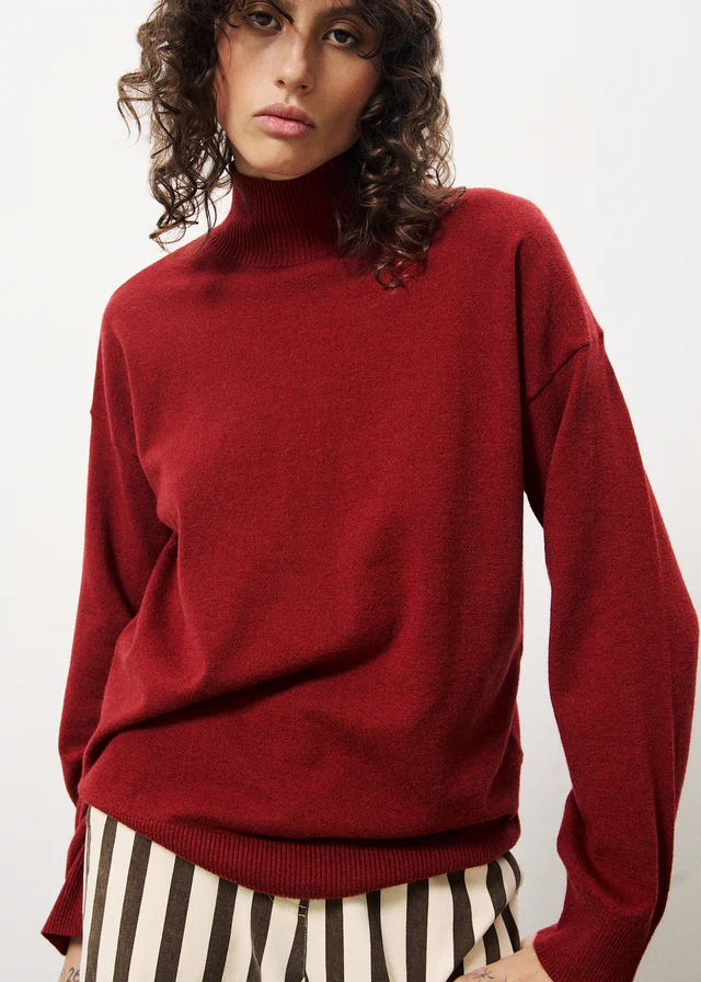 Noir Turtleneck Sweater Bordeaux