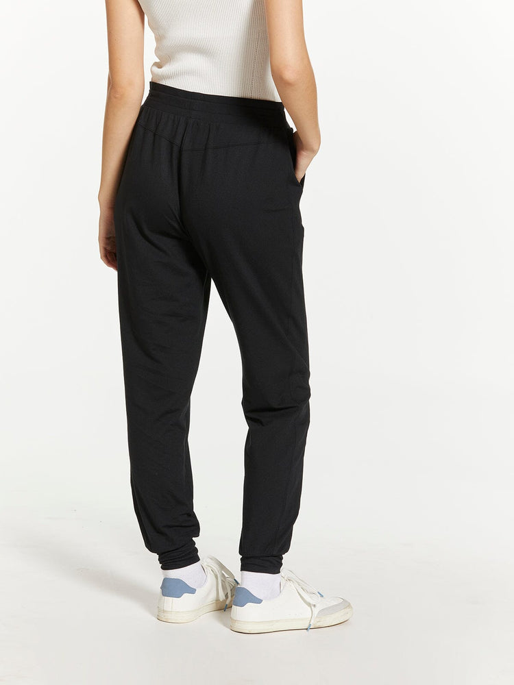 Junie Travel Jogger Black