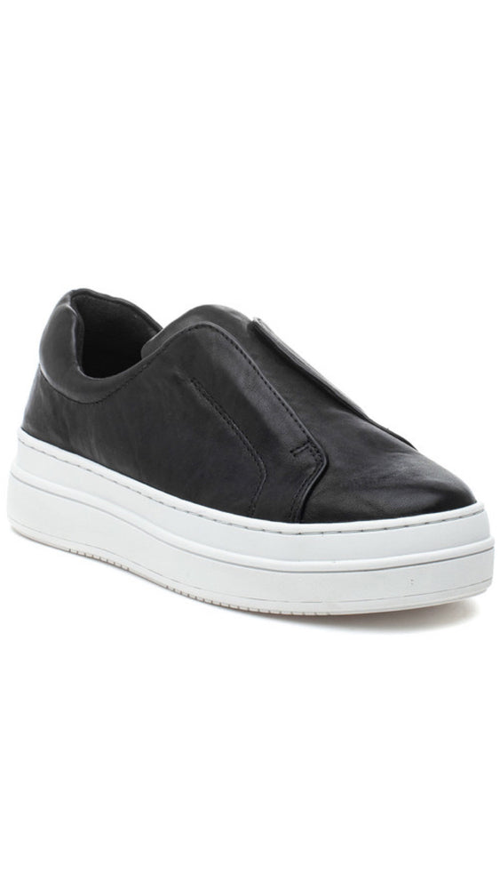 Noel Slip-On Sneaker Distressed Leather Black