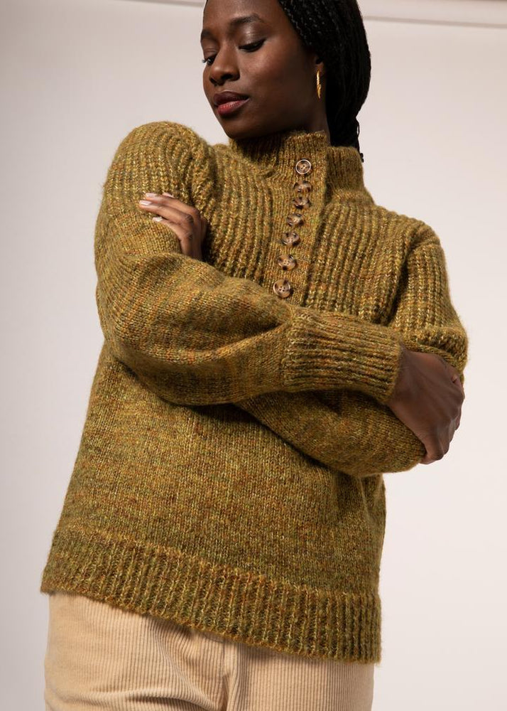
            
                Load image into Gallery viewer, Naja Sweater Moutarde Olive
            
        