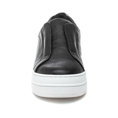
            
                Load image into Gallery viewer, Noel Slip-On Sneaker Distressed Leather Black
            
        